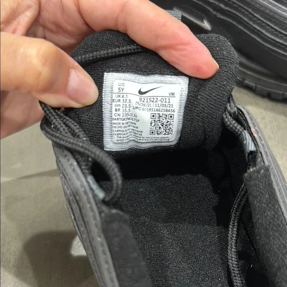 Nike AirMax Black and Gray Youth Shoes - Picture 2 of 6